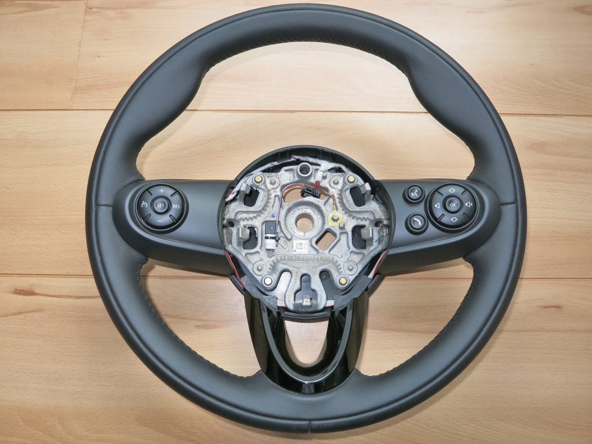 3-Speichen Lenkrad Leder Schwarz - Naht Schwarz - für Mini F54 bis F57 - Multifunktion