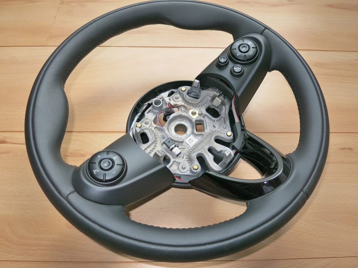 3-Speichen Lenkrad Leder Schwarz - Naht Schwarz - für Mini F54 bis F57 - Multifunktion